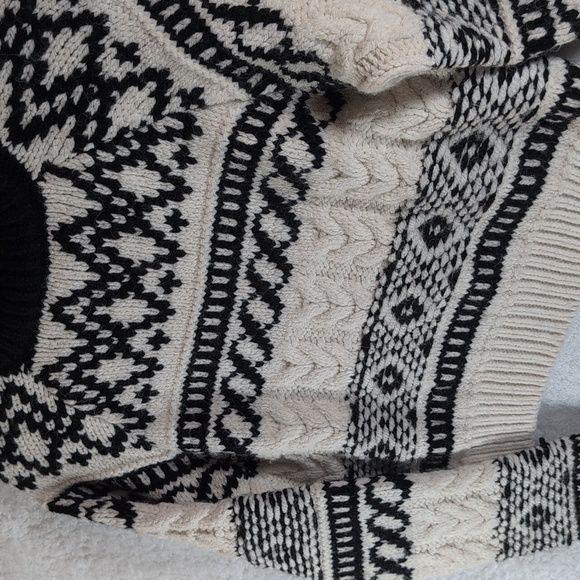 Zara Black and Cream Patterned Turtleneck Sweater - Picture 3 of 6